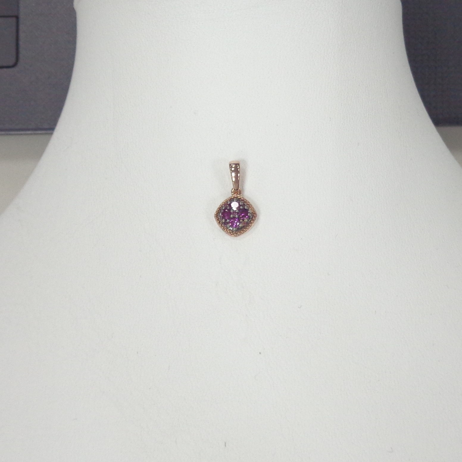 Серебряная подвеска с розовыми бриллиантами